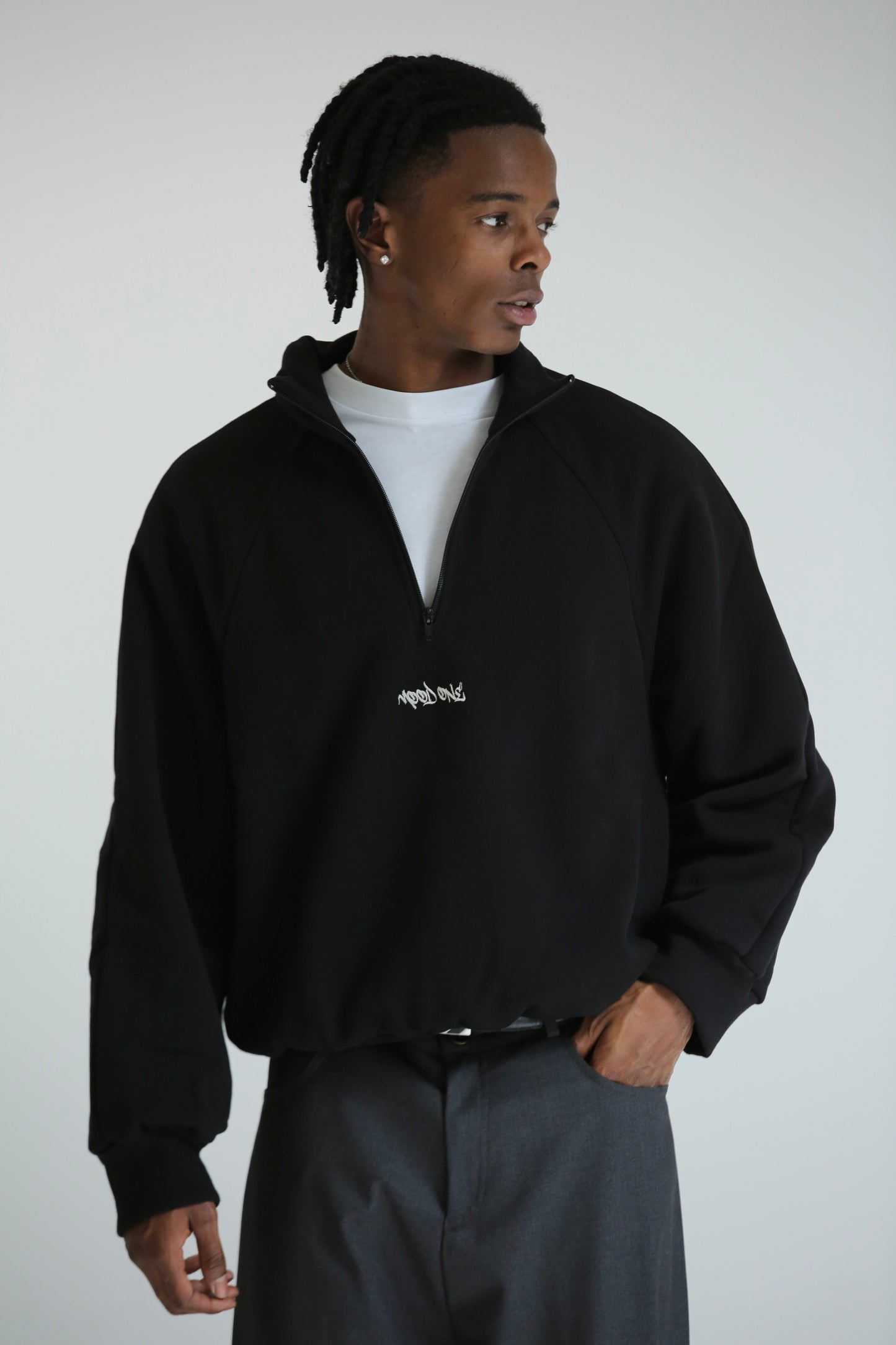 Felpa zip collo alto nera