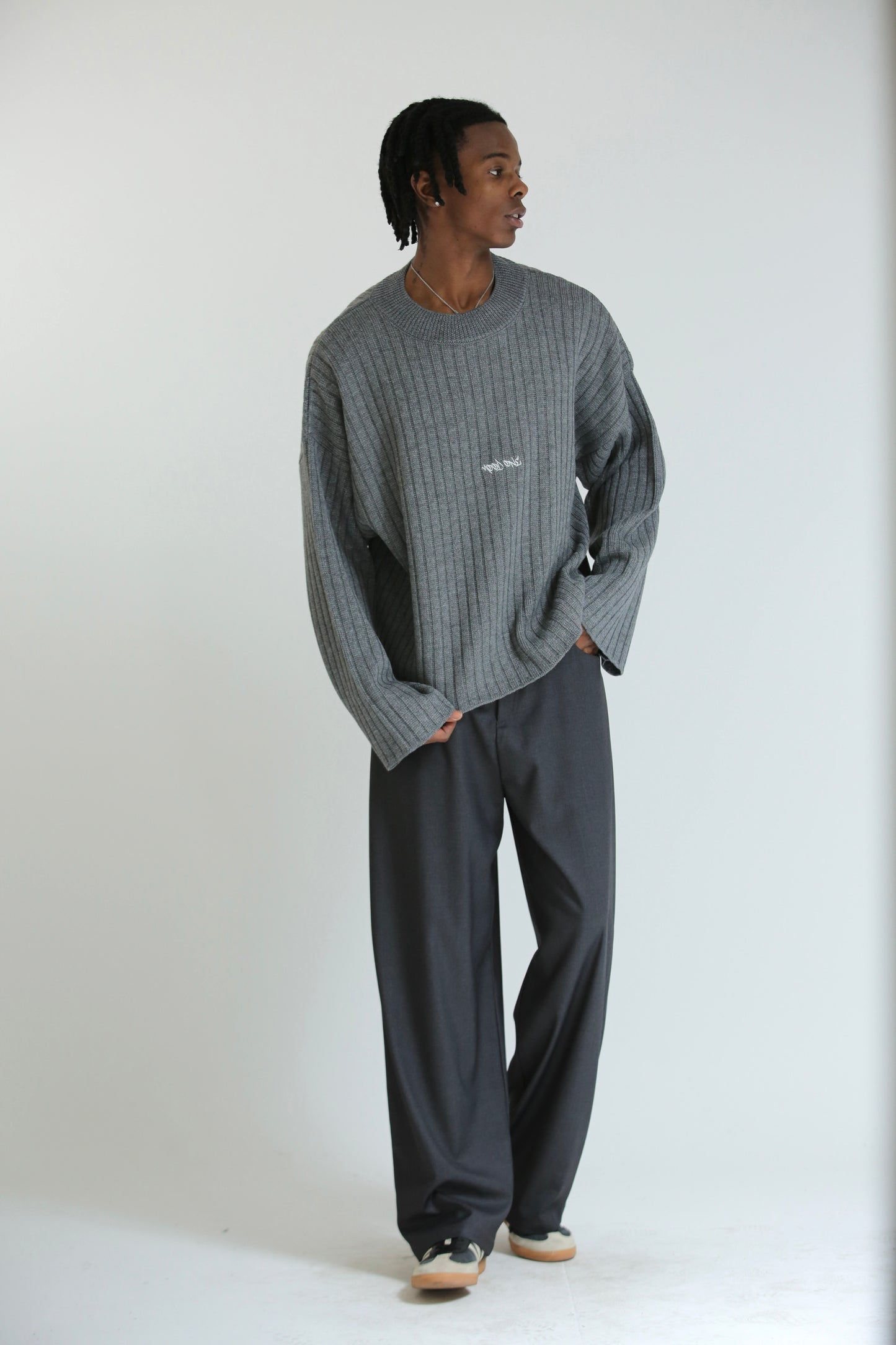 Maglione crop logo grigio