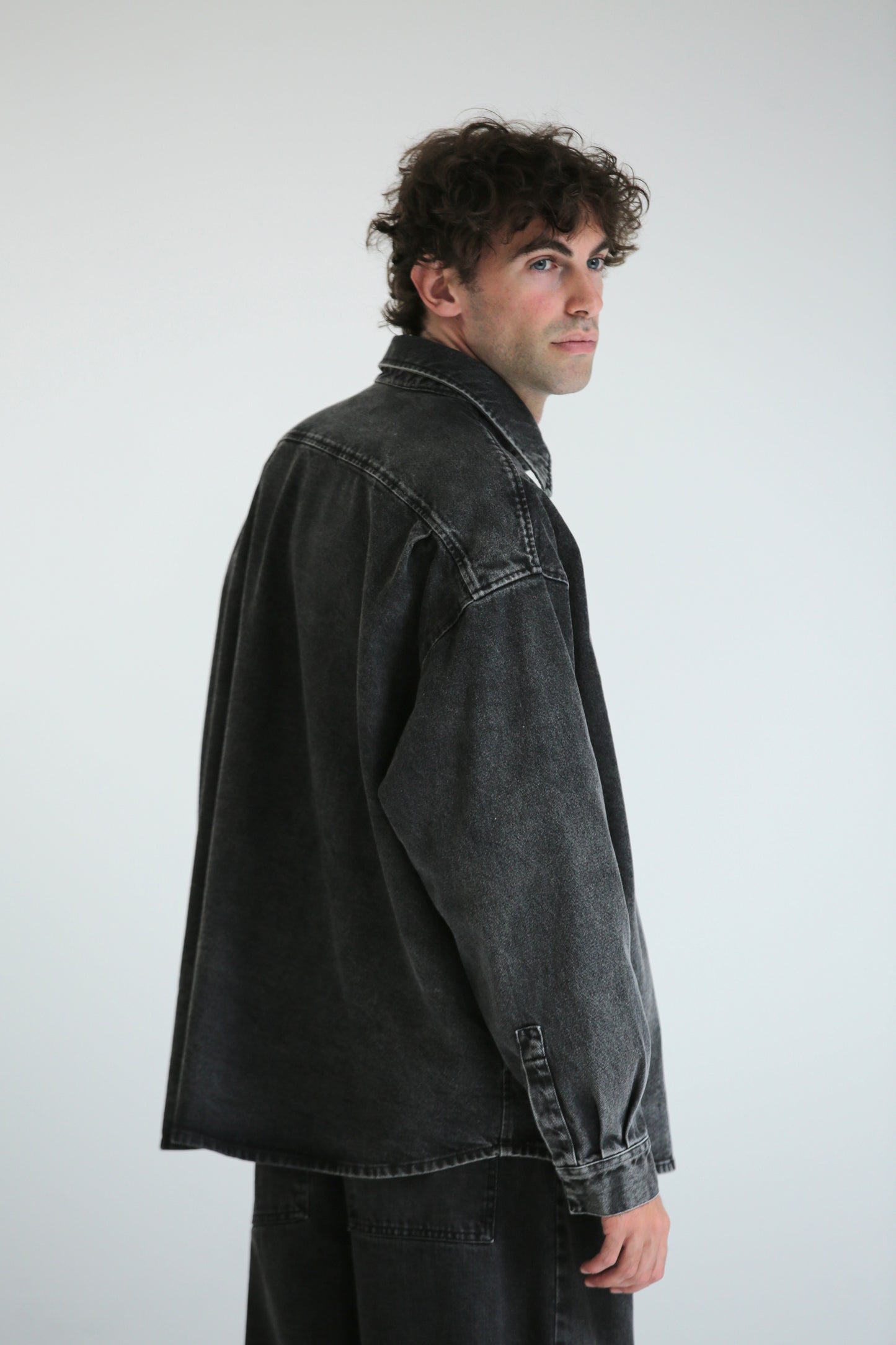 Camicia over denim black