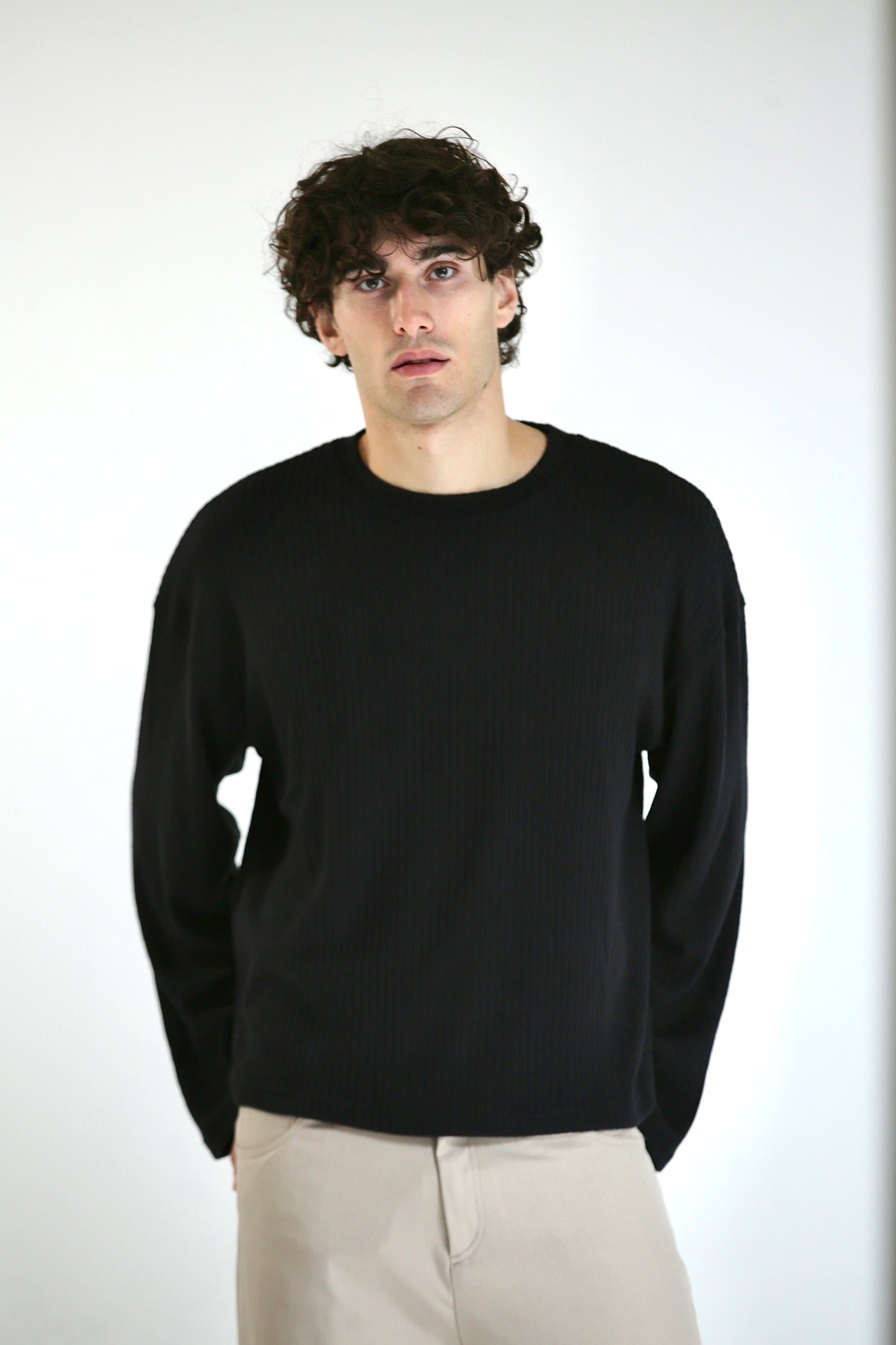 Maglioncino crop a coste nero