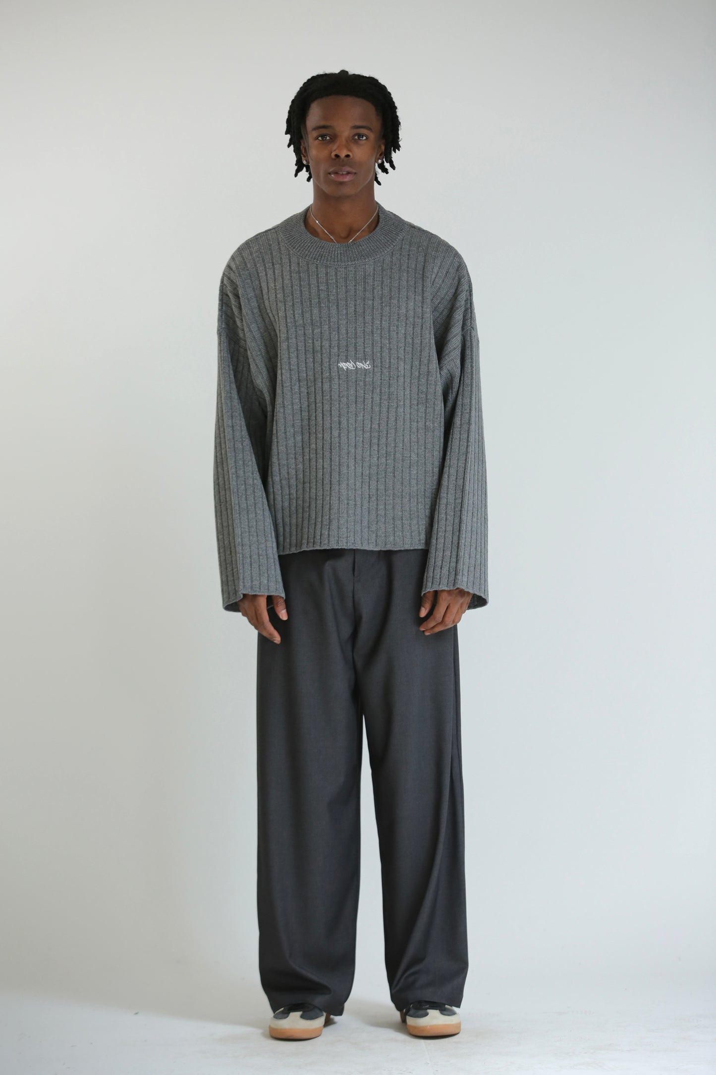 Maglione crop logo grigio