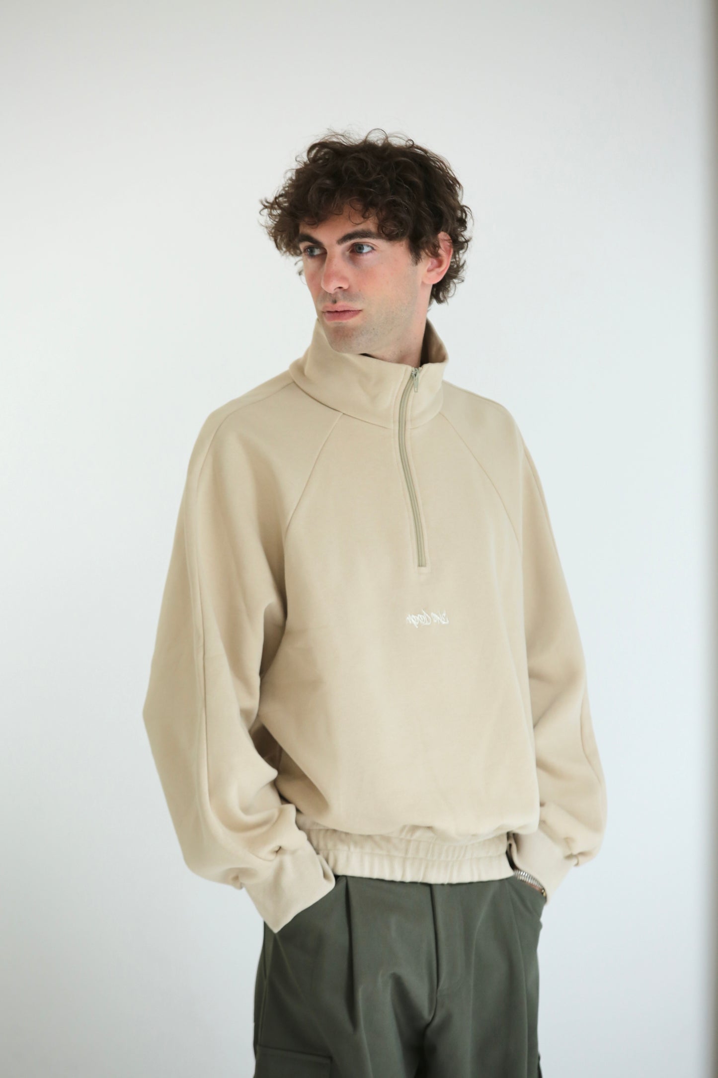 Felpa collo alto beige