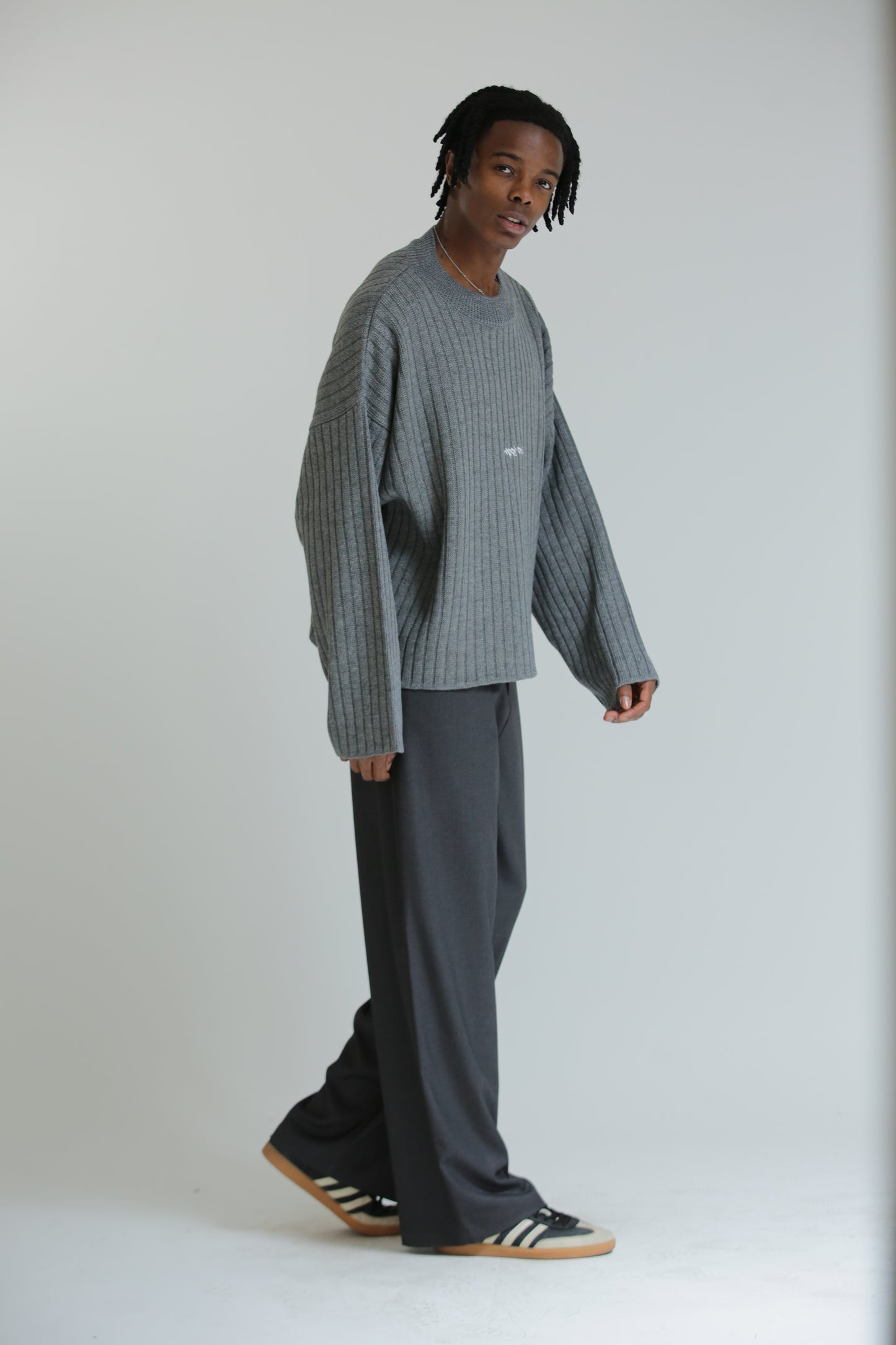 Maglione crop logo grigio