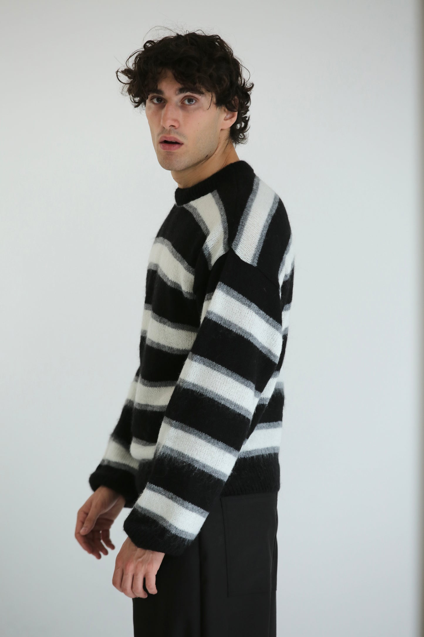 Maglione mohair a fasce grigio nero bianco
