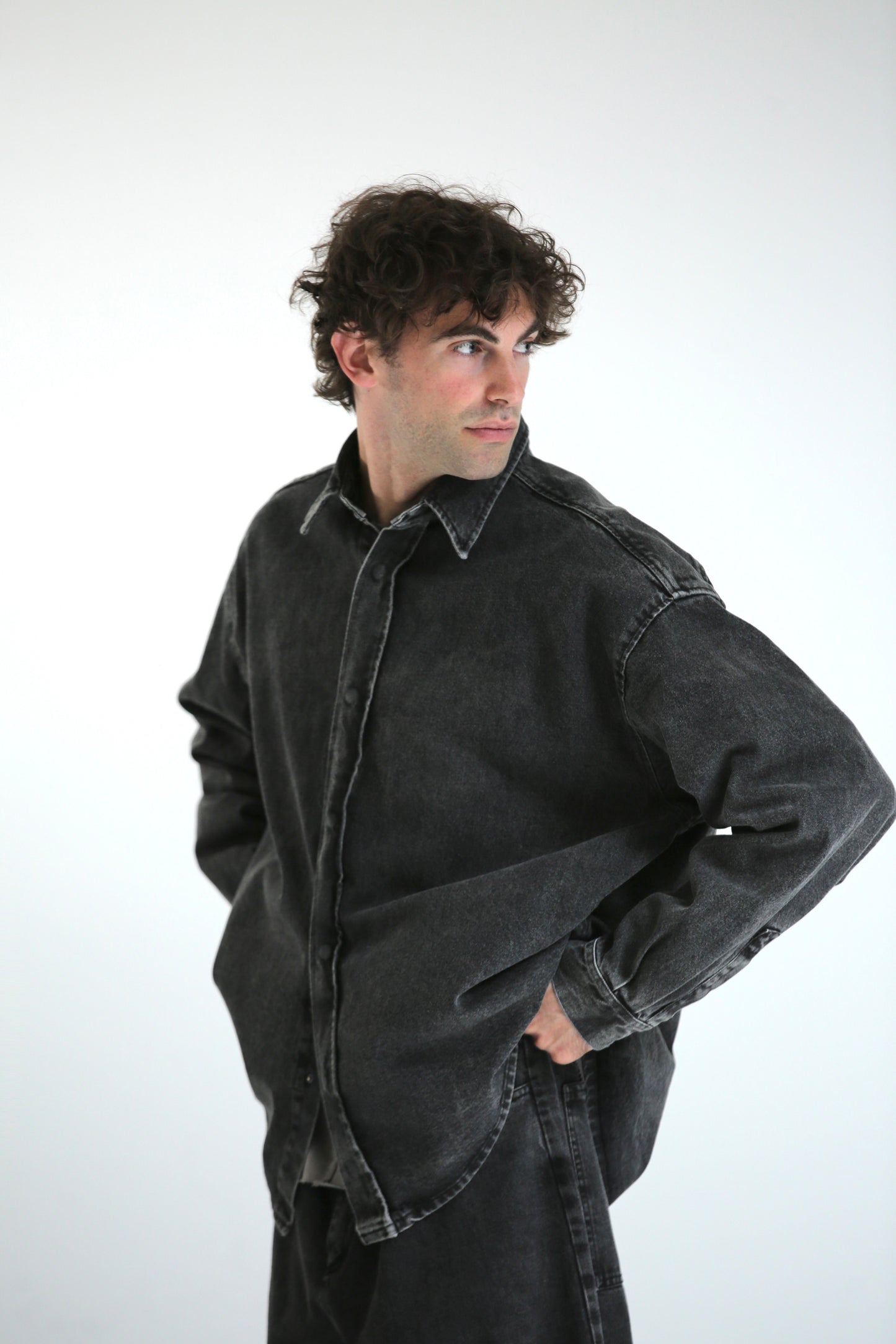 Camicia over denim black