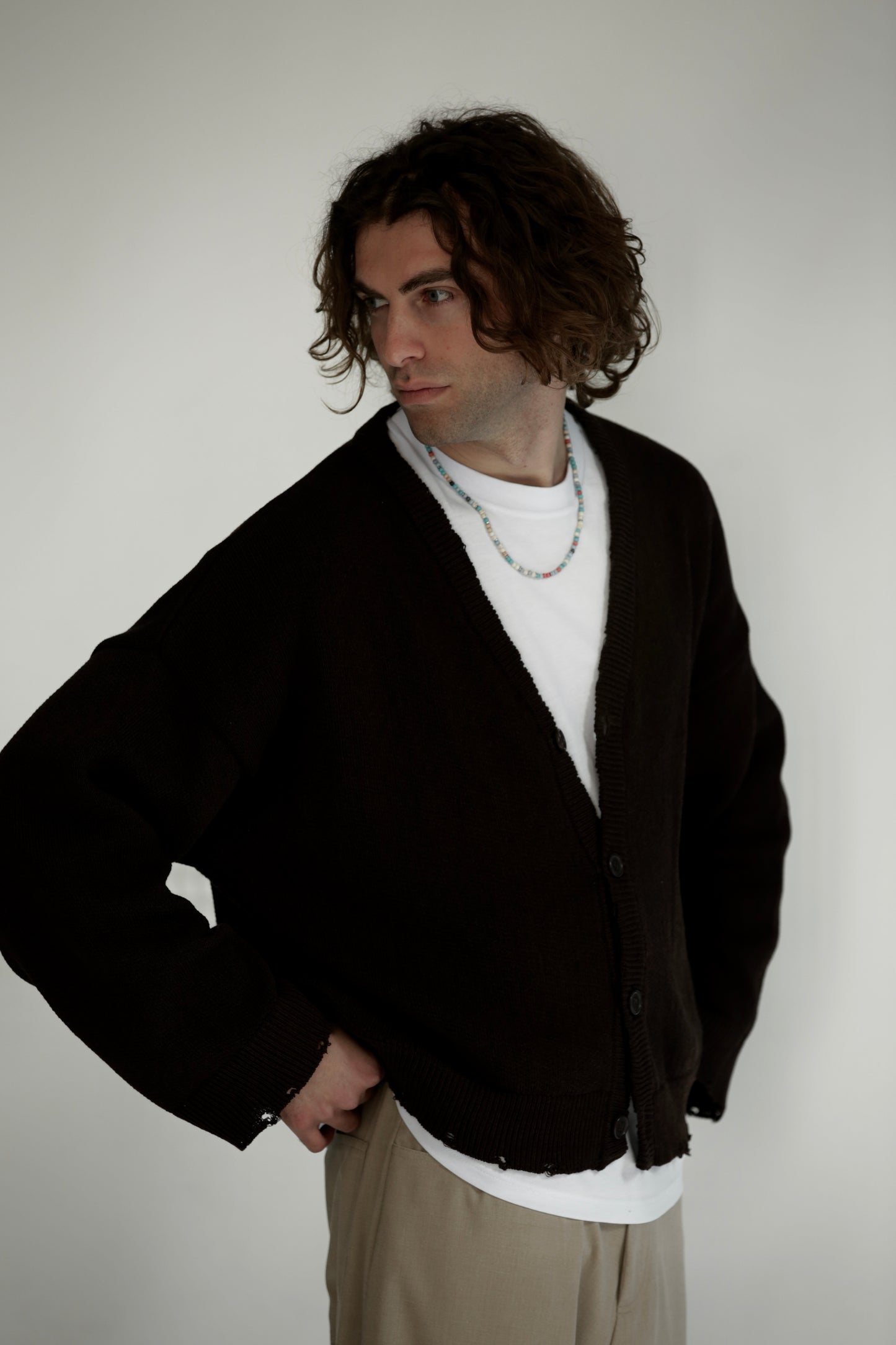 Cardigan nero taglio vivo