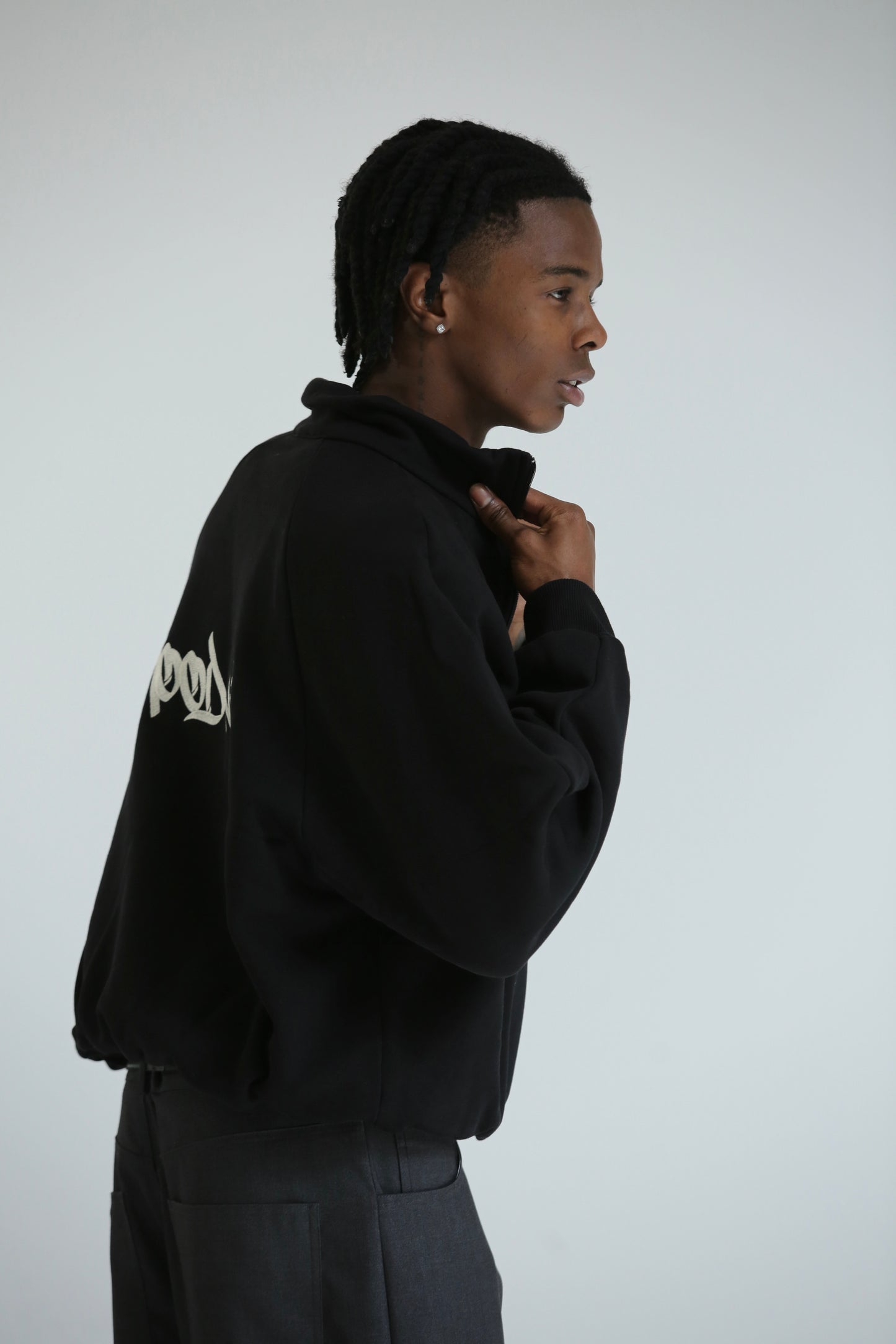 Felpa zip collo alto nera