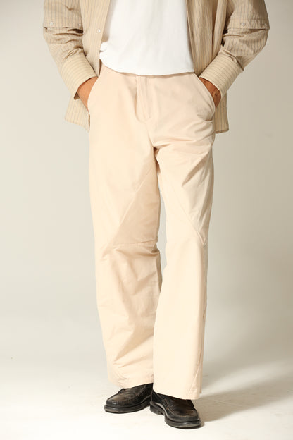 Pantaloni nylon costruito