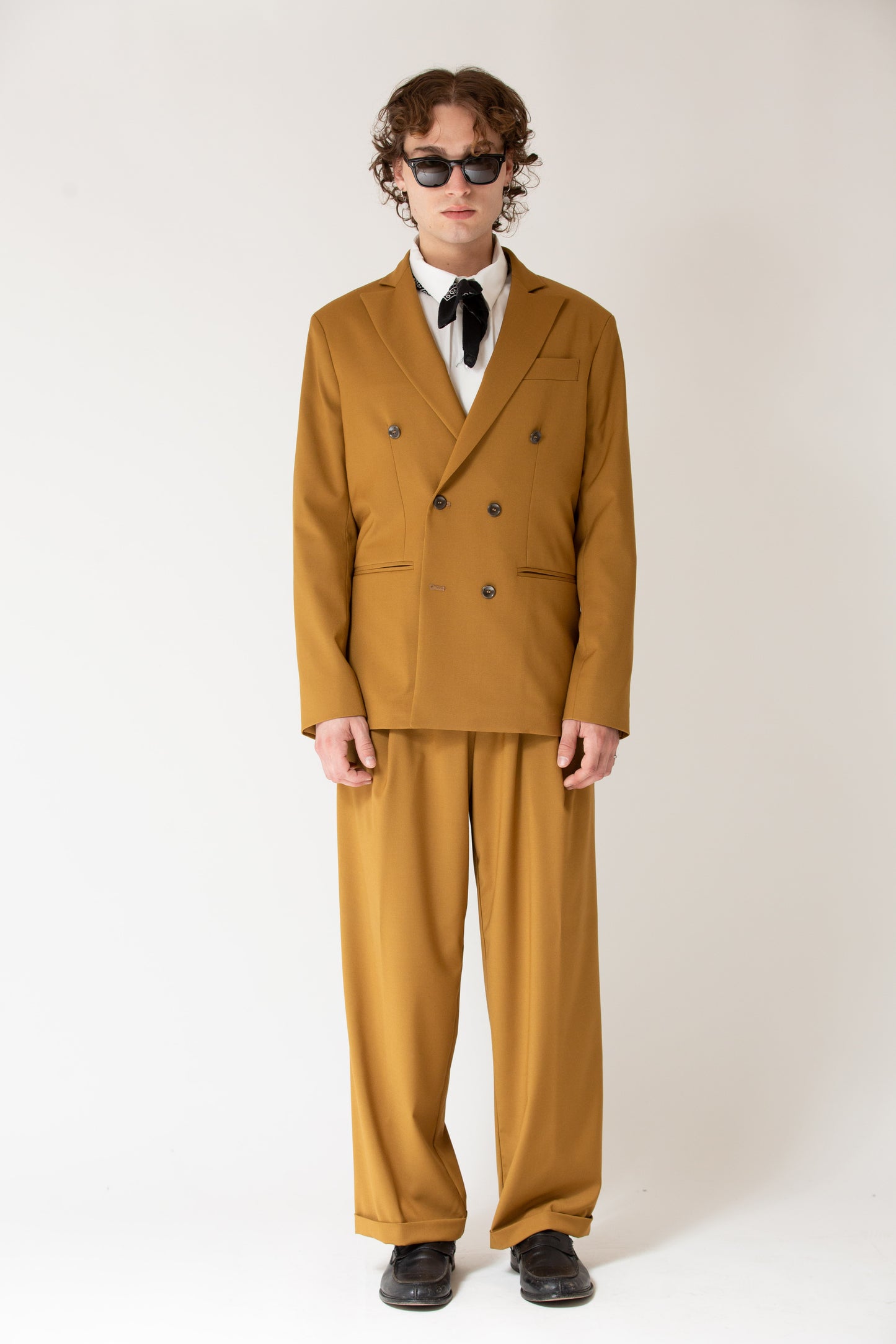 Pantalone vita alta fondo largo ocra