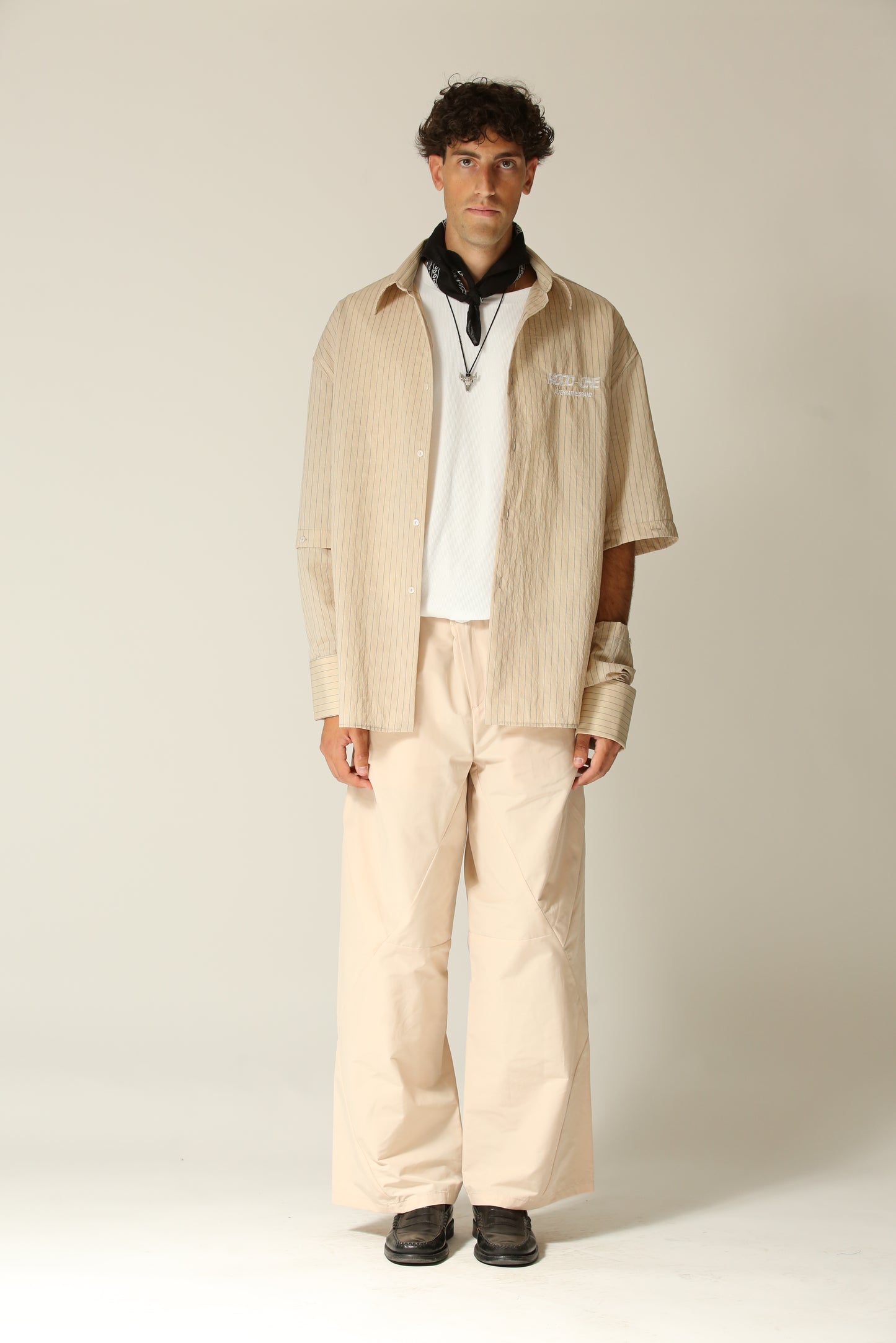 Pantaloni nylon costruito