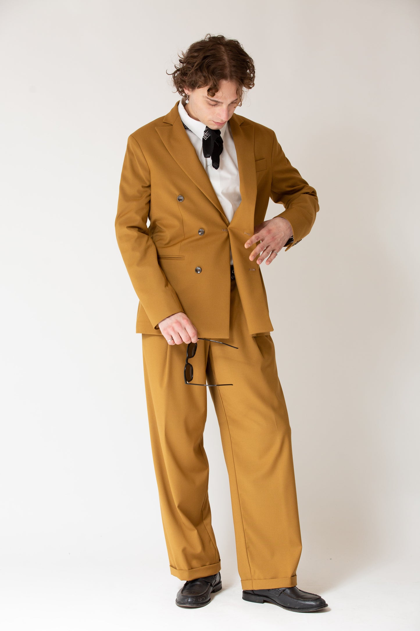 Pantalone vita alta fondo largo ocra