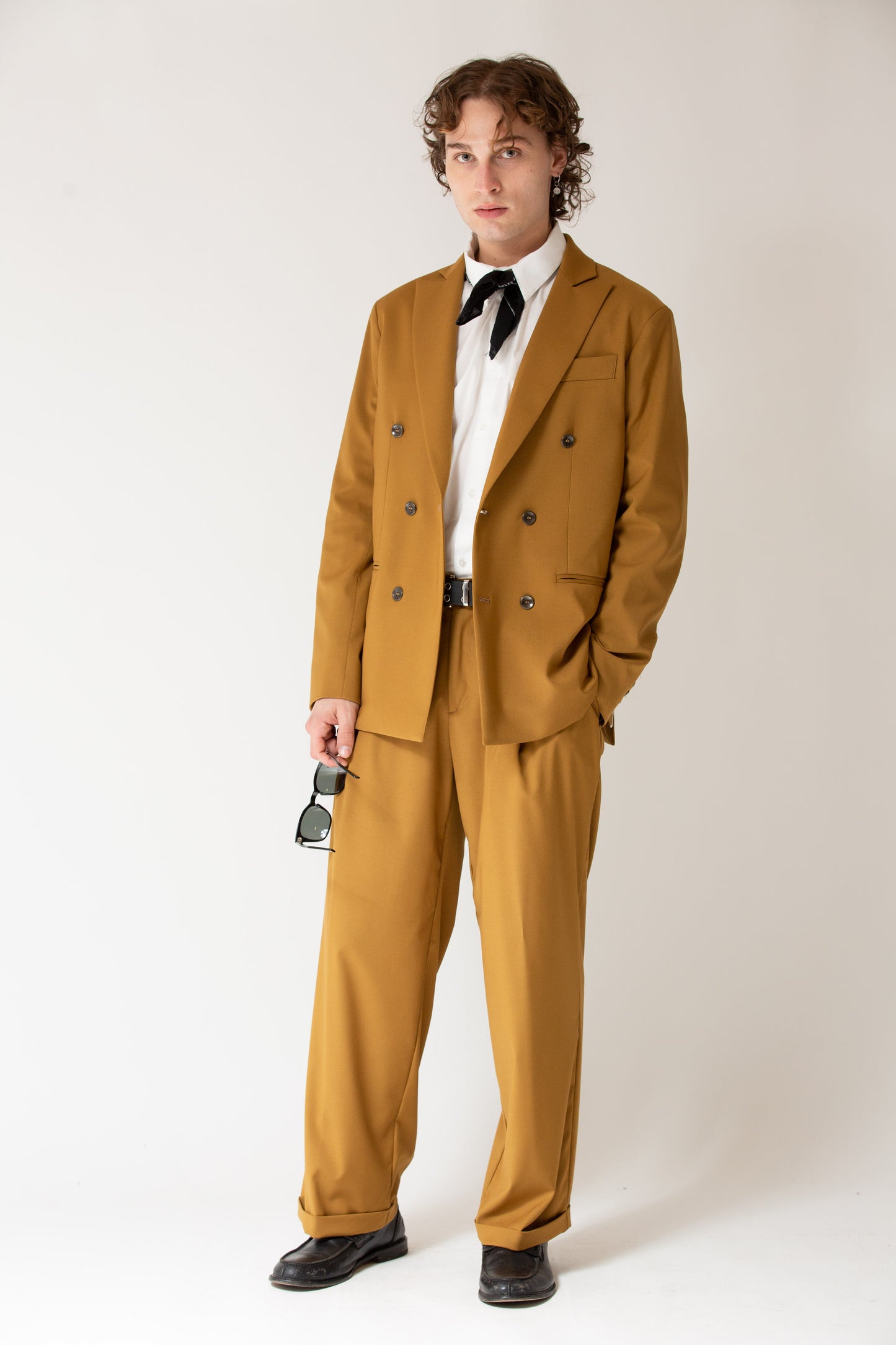 Pantalone vita alta fondo largo ocra
