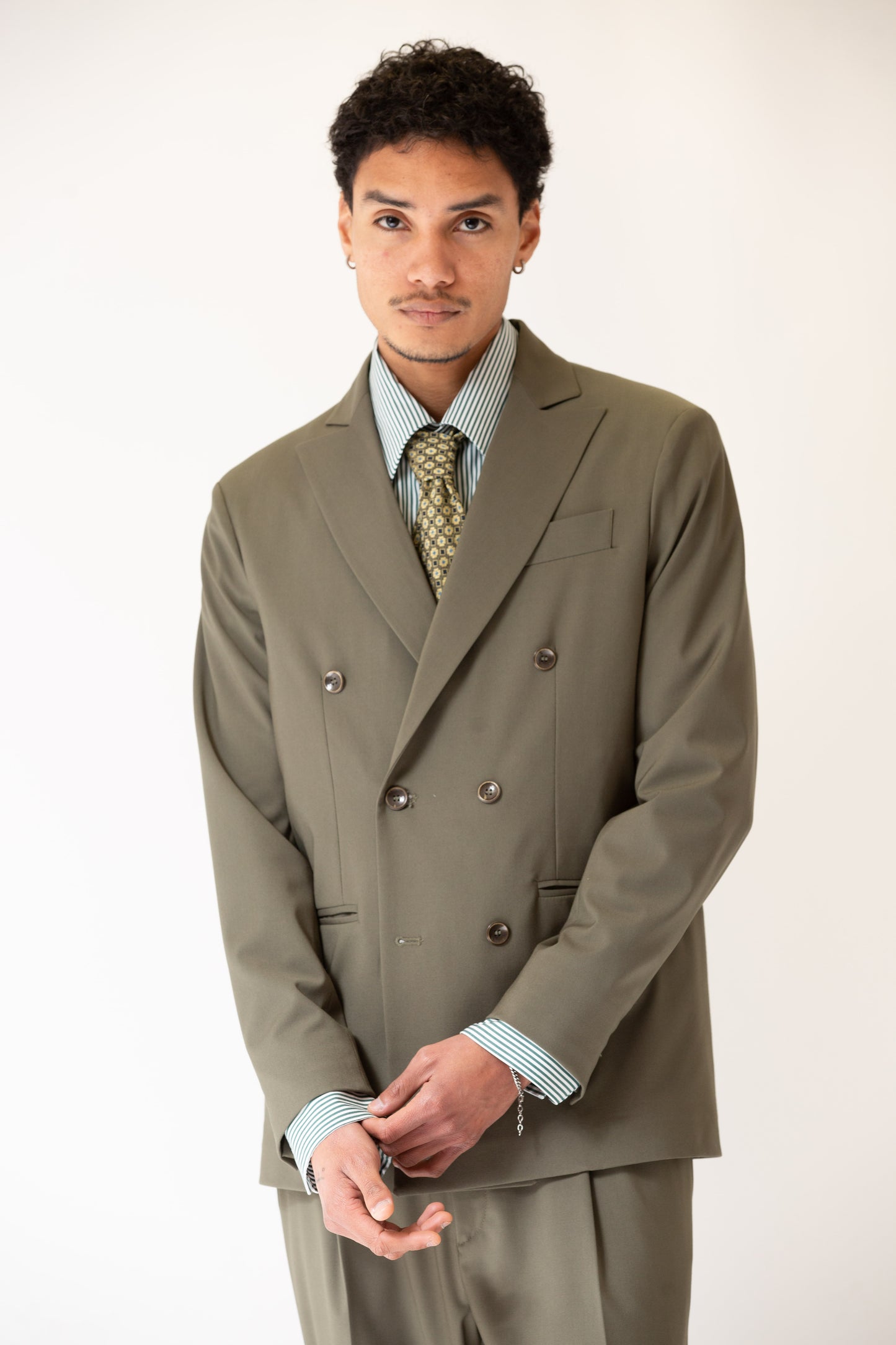 Pantalone vita alta fondo largo verde militare uomo