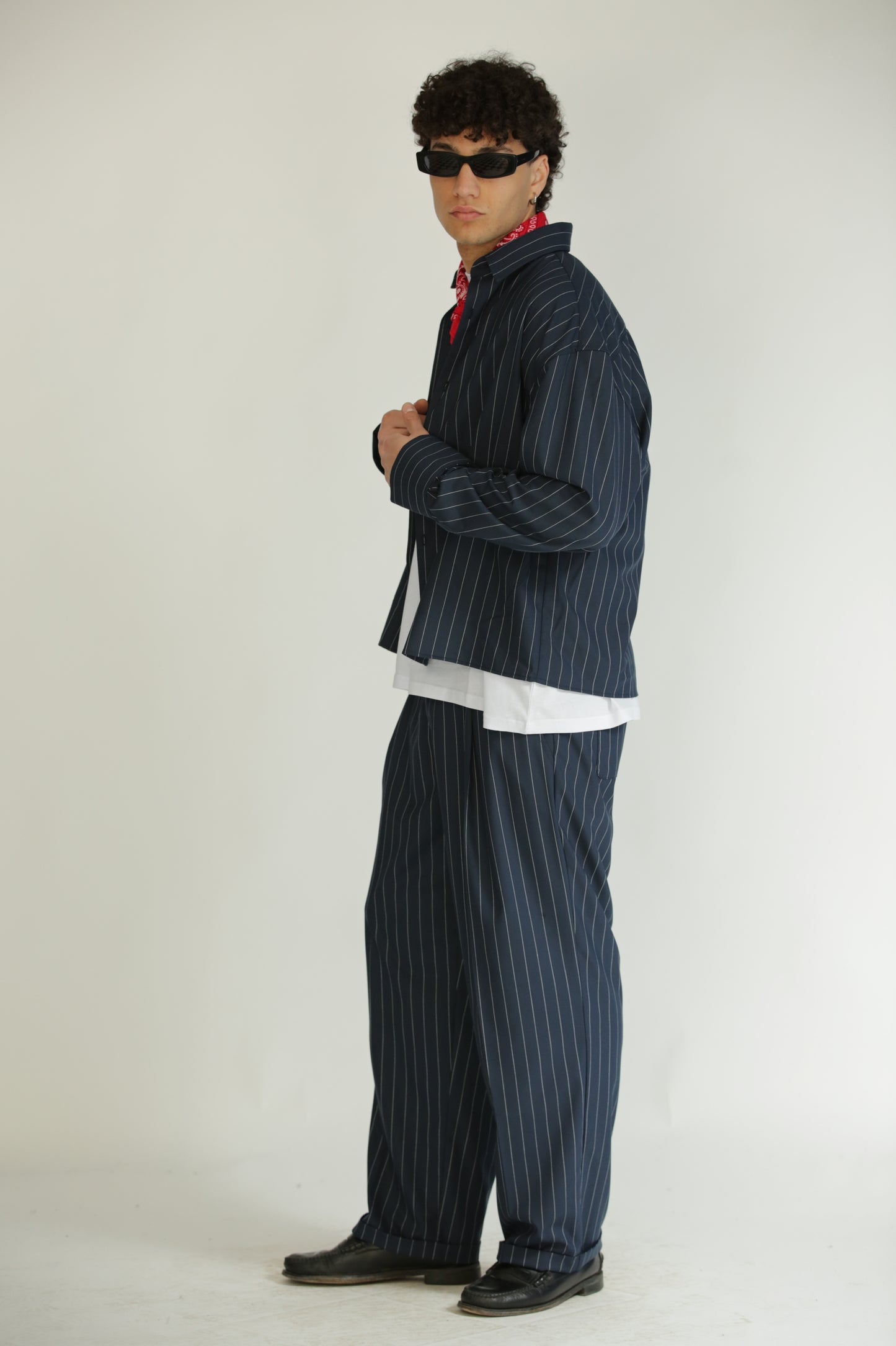 Pantalone vita alta fondo largo gessato blu