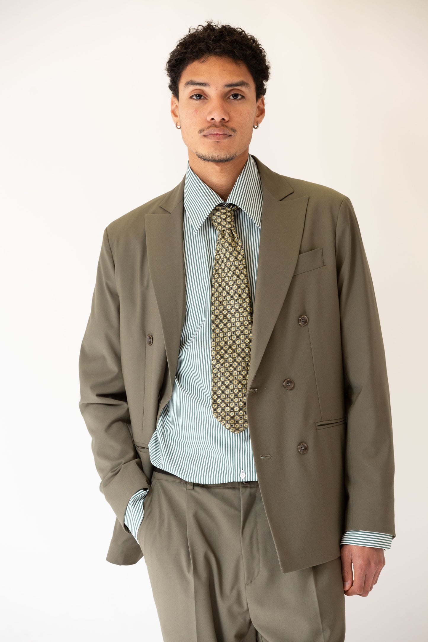 Pantalone vita alta fondo largo verde militare uomo