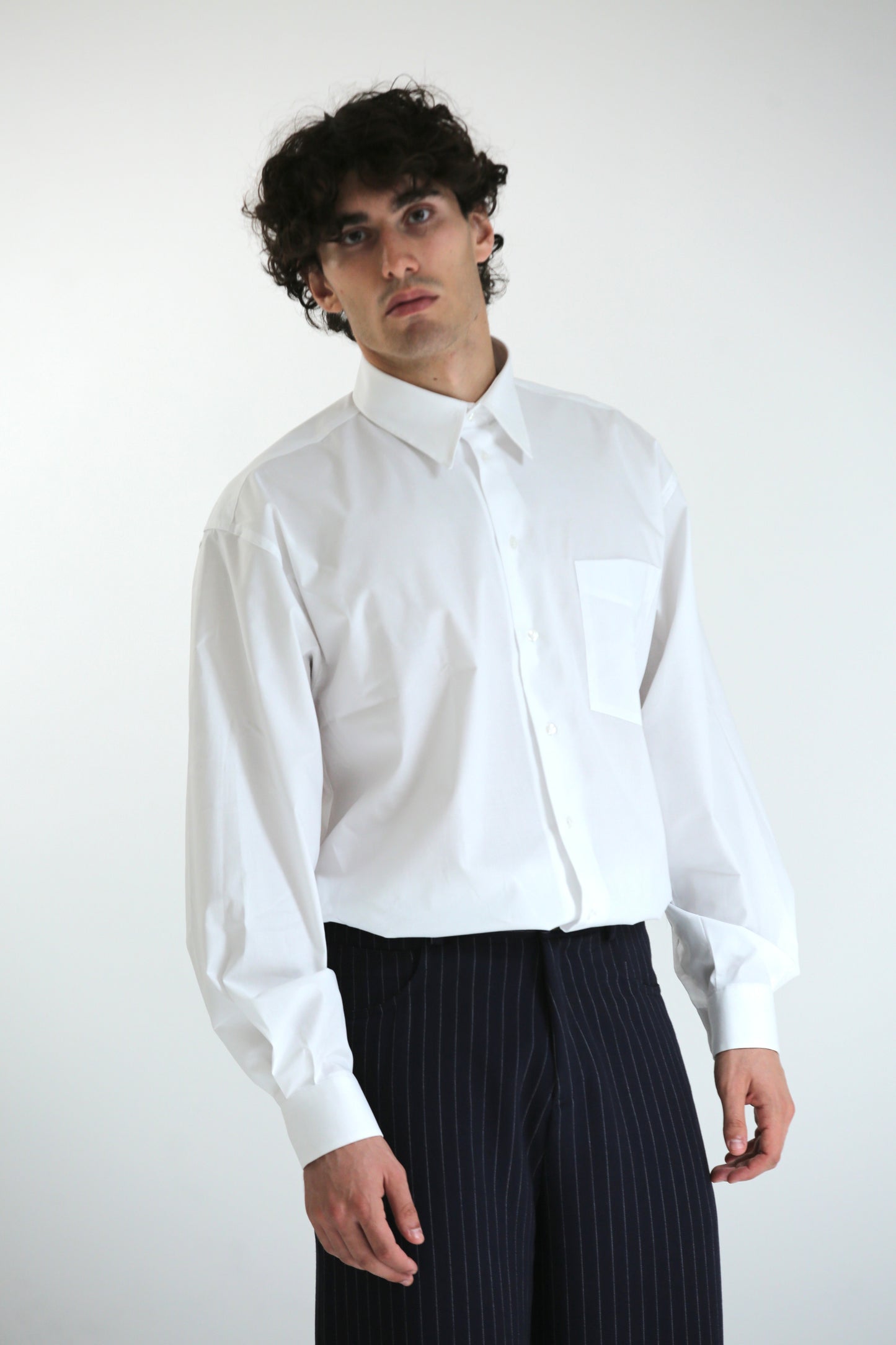 Camicia over sotto giacca bianca