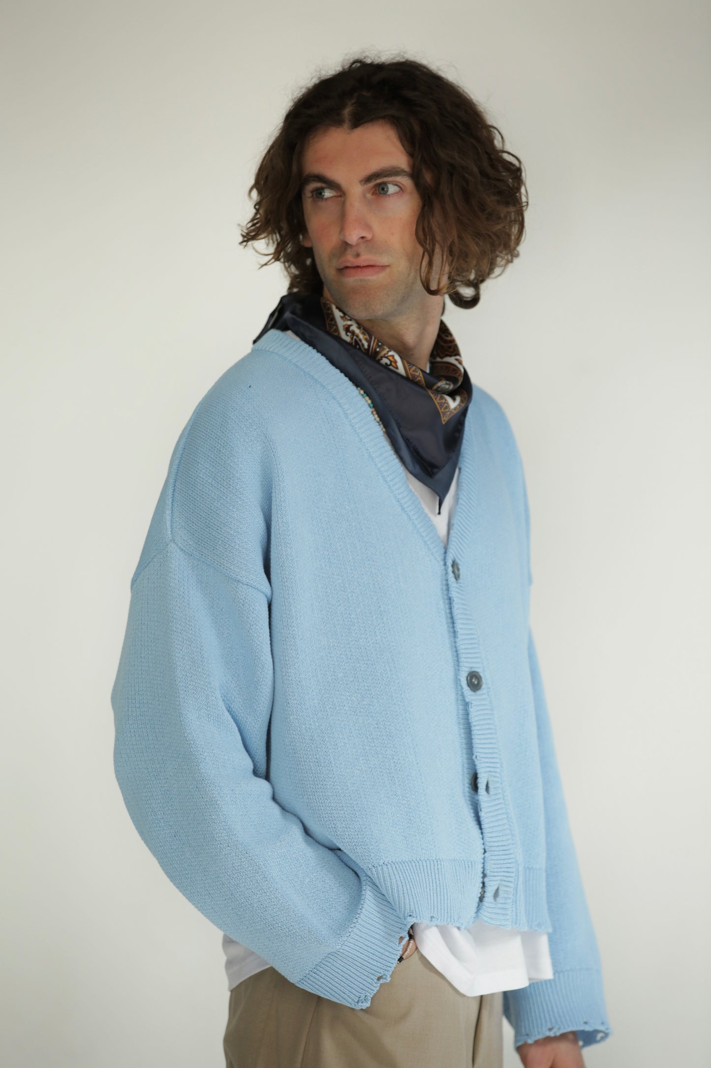Cardigan crop taglio vivo celeste
