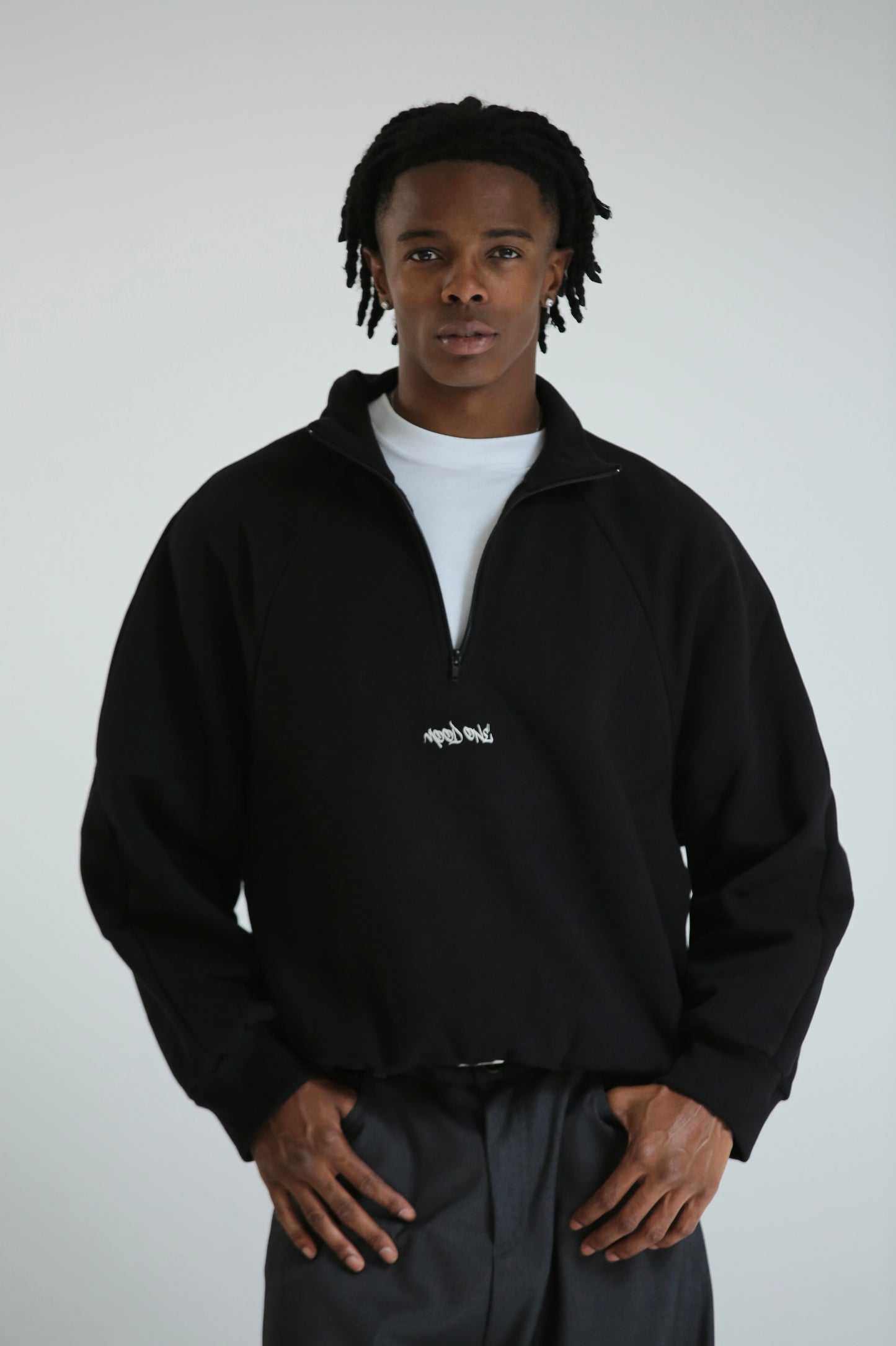 Felpa zip collo alto nera