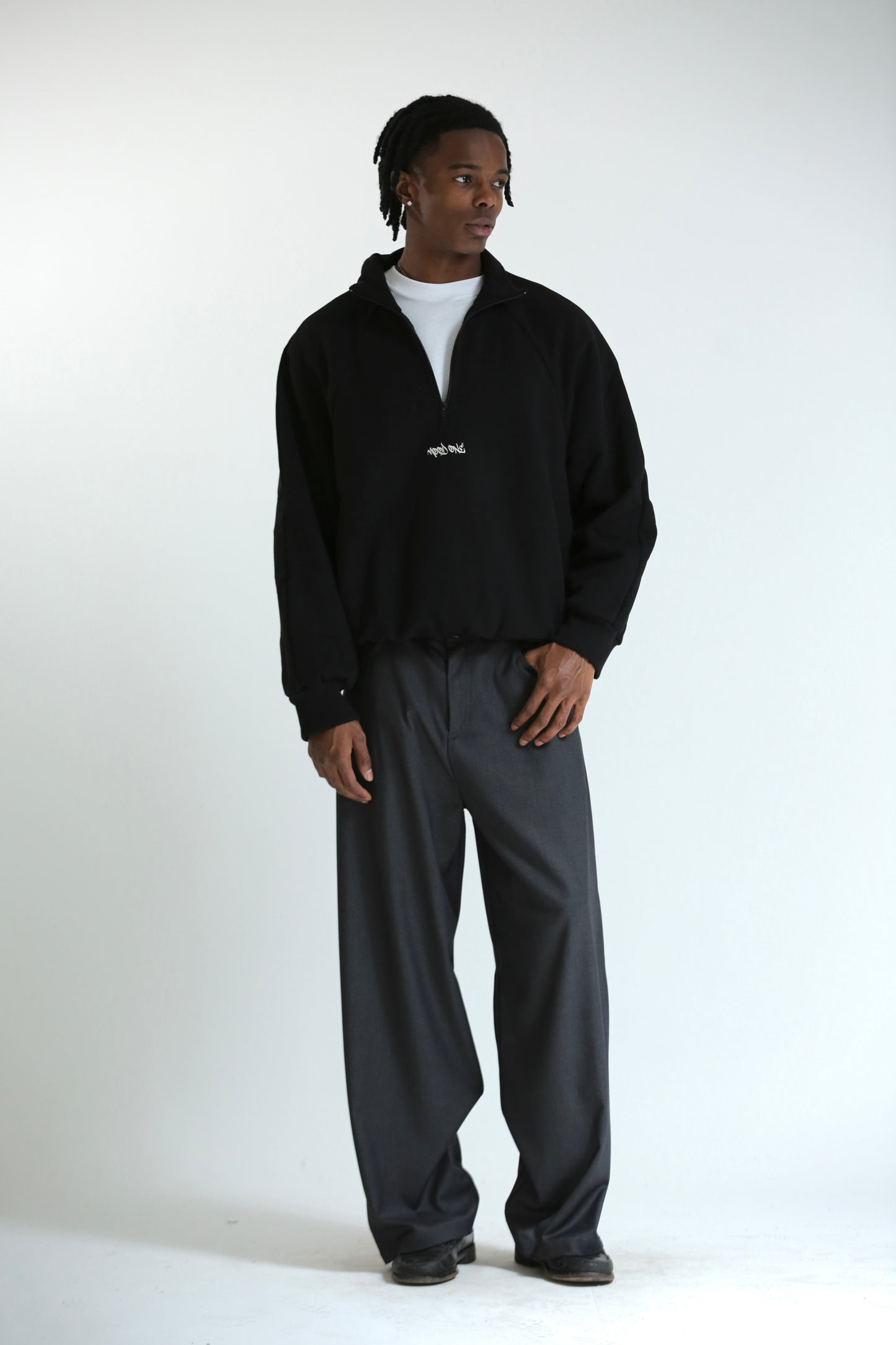 Felpa zip collo alto nera