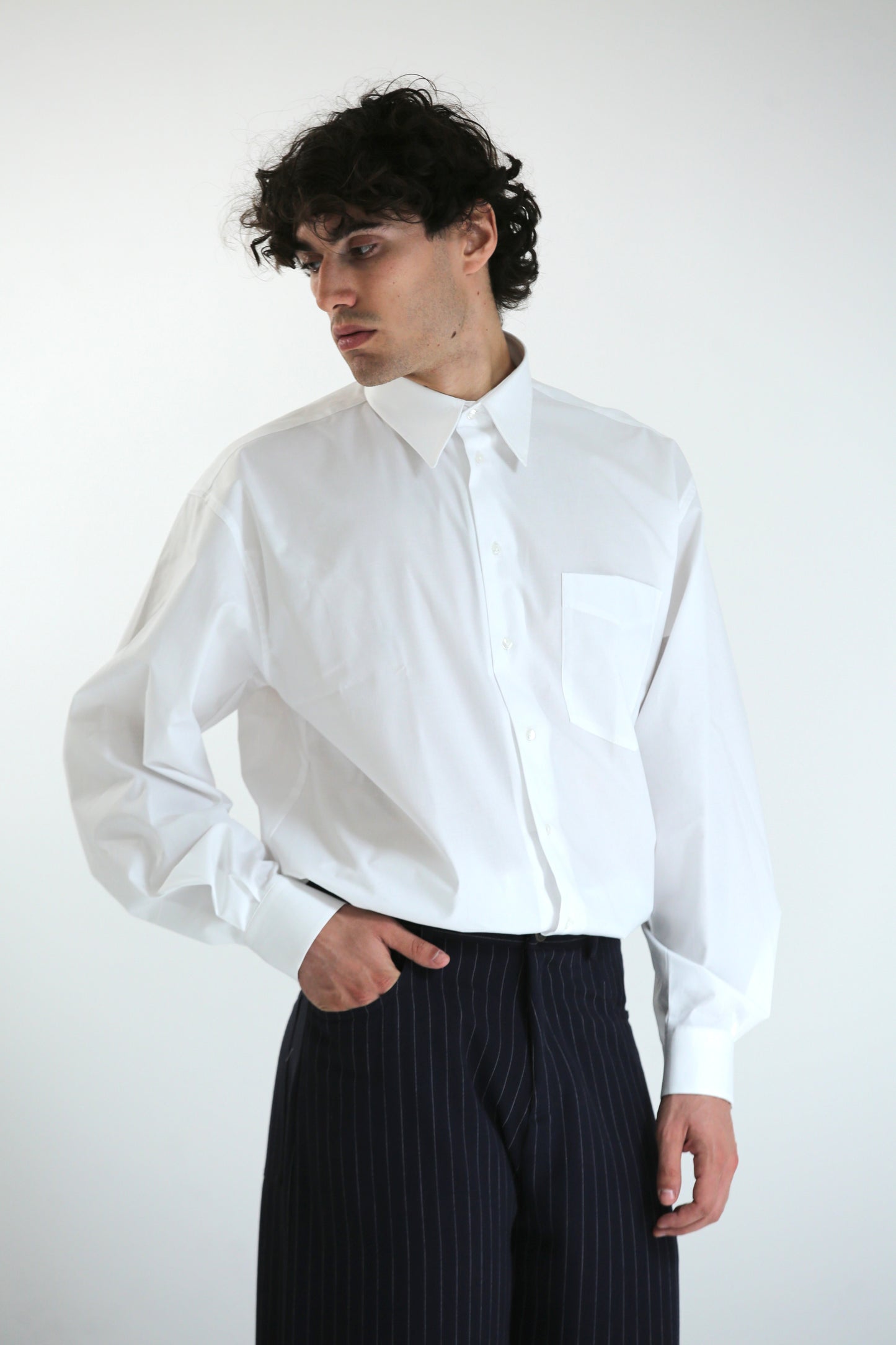 Camicia over sotto giacca bianca