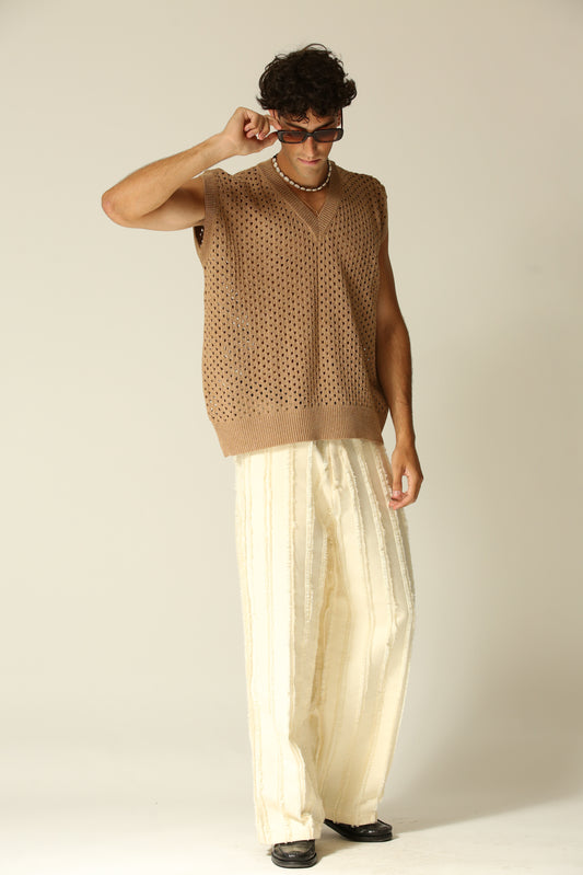 Smanicato traforato scollo V beige