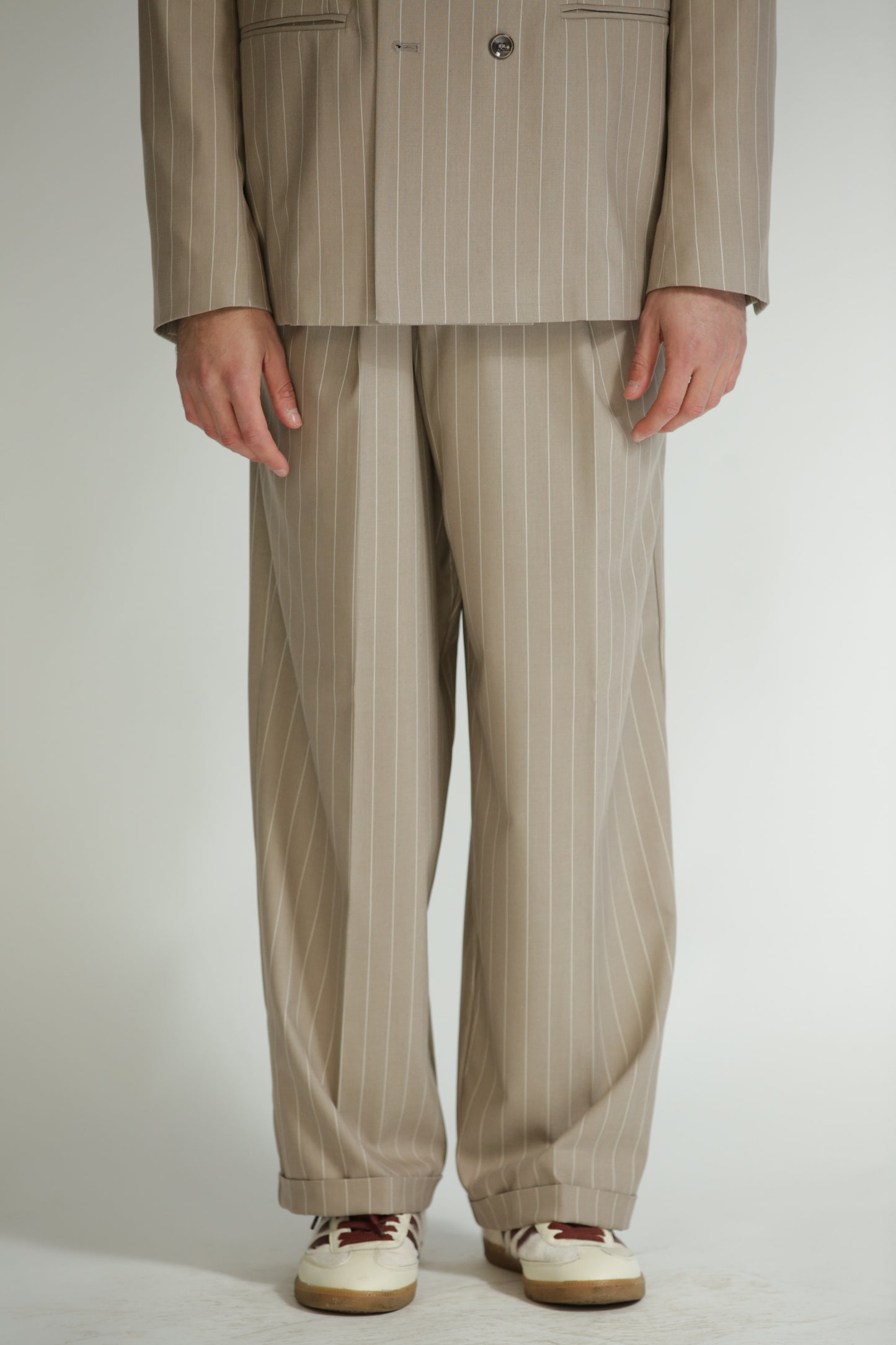 Pantalone vita alta fondo largo gessato beige