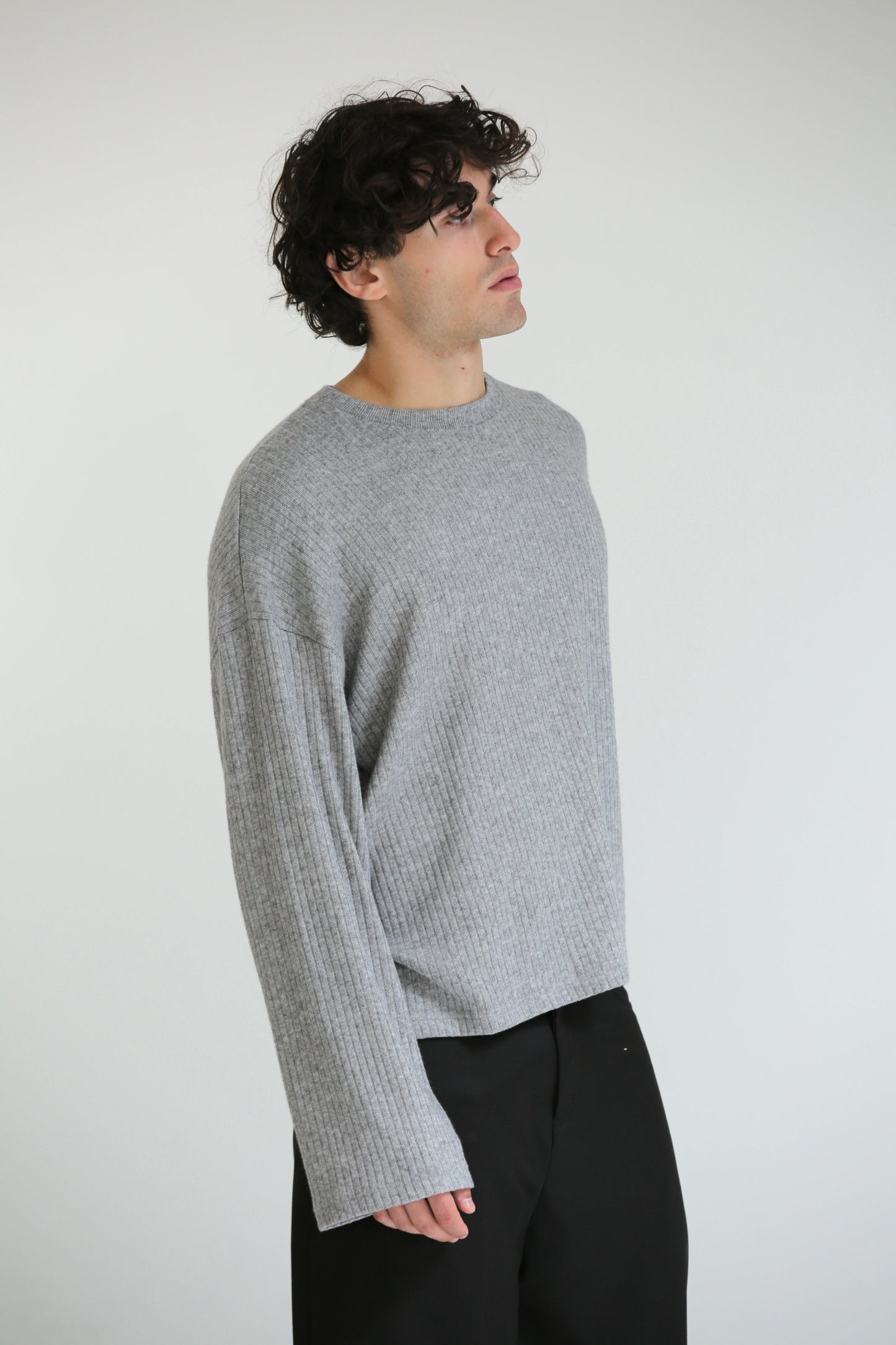 Maglioncino crop a coste grigio