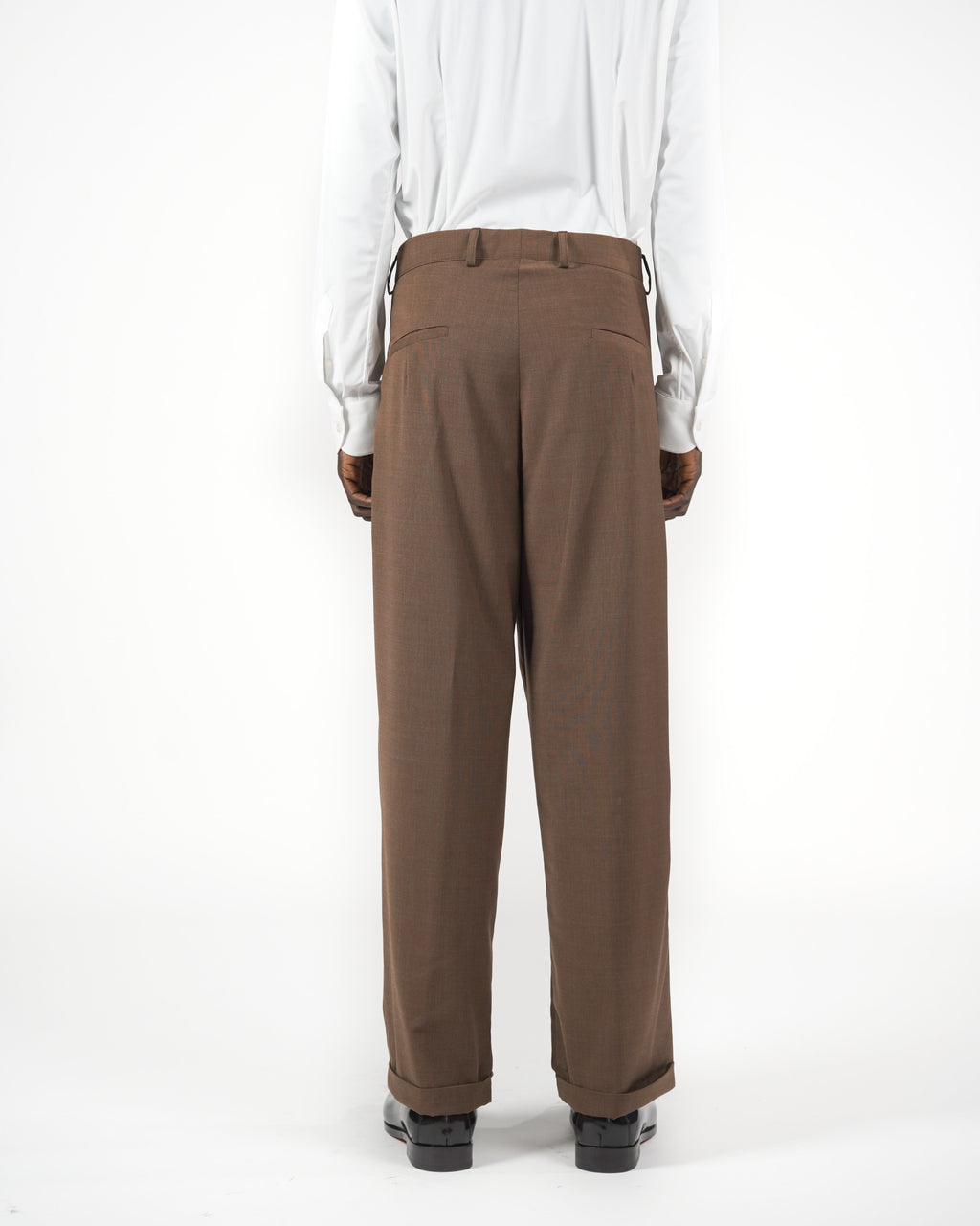 Pantalone loose fit sartoriale marrone fresco lana