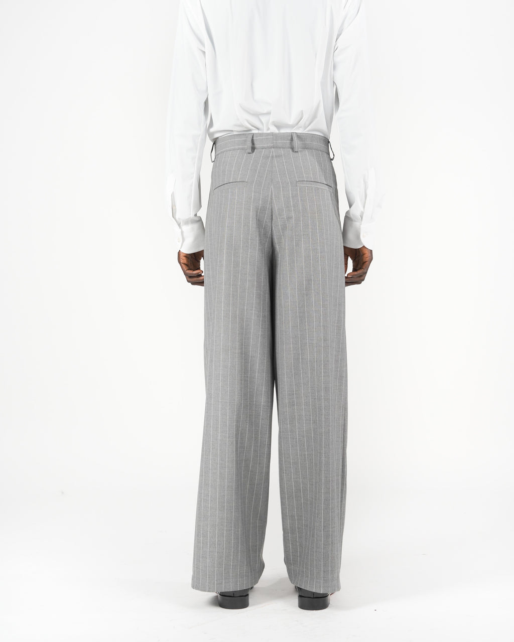 Pantalone baggy sartoriale gessato grigio