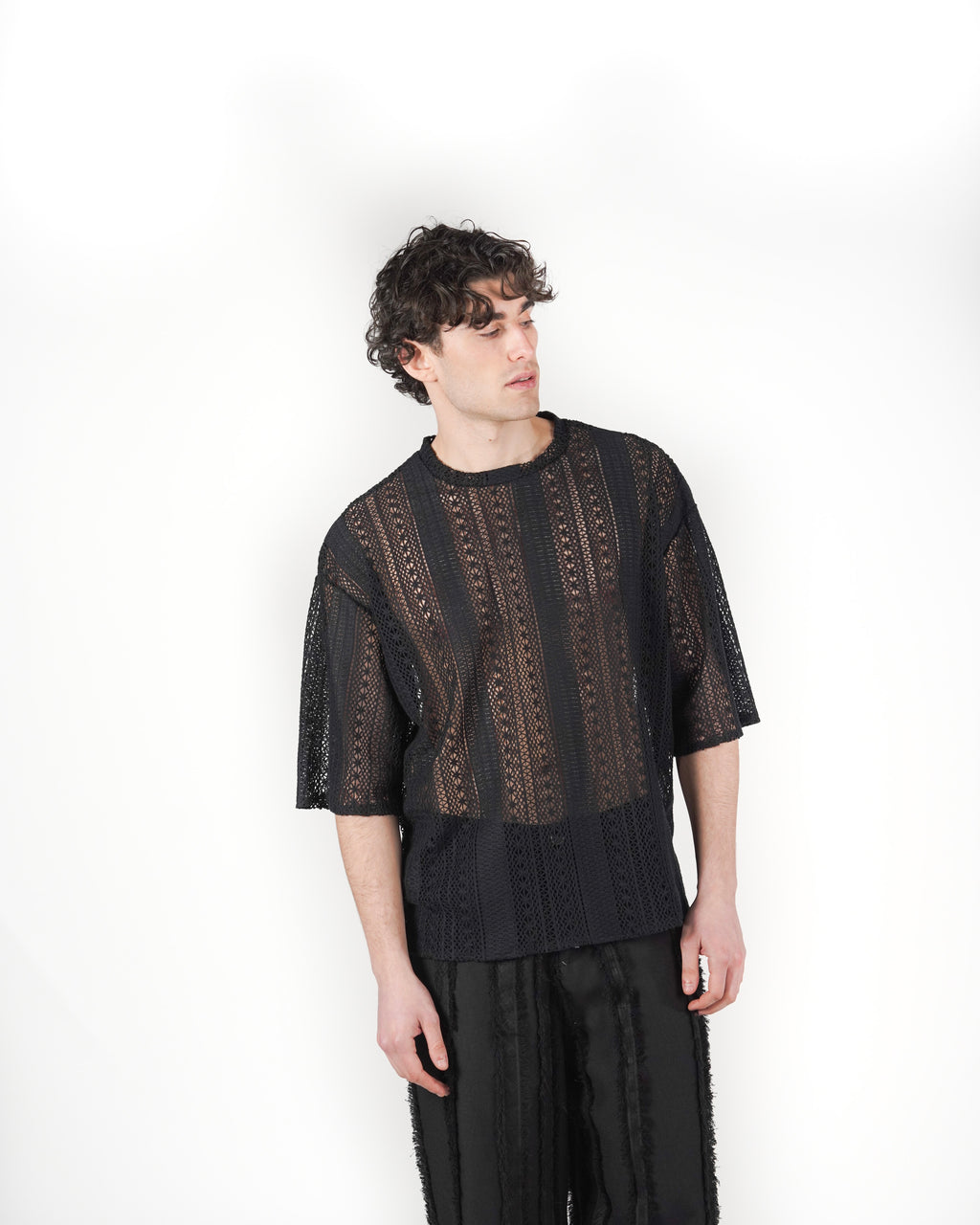 T-shirt etnica nera