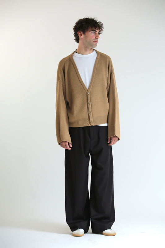 Cardigan crop over beige