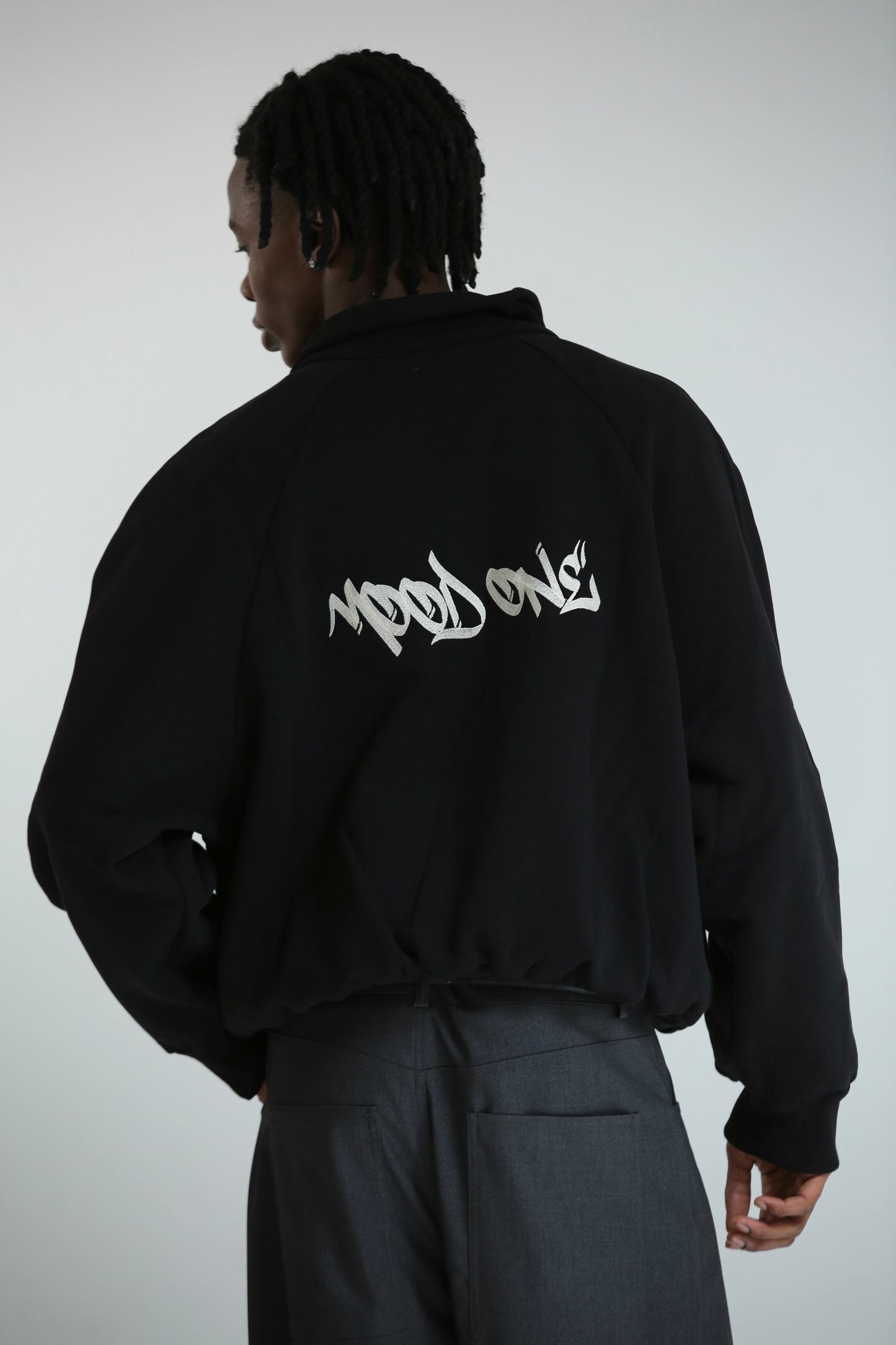 Felpa zip collo alto nera