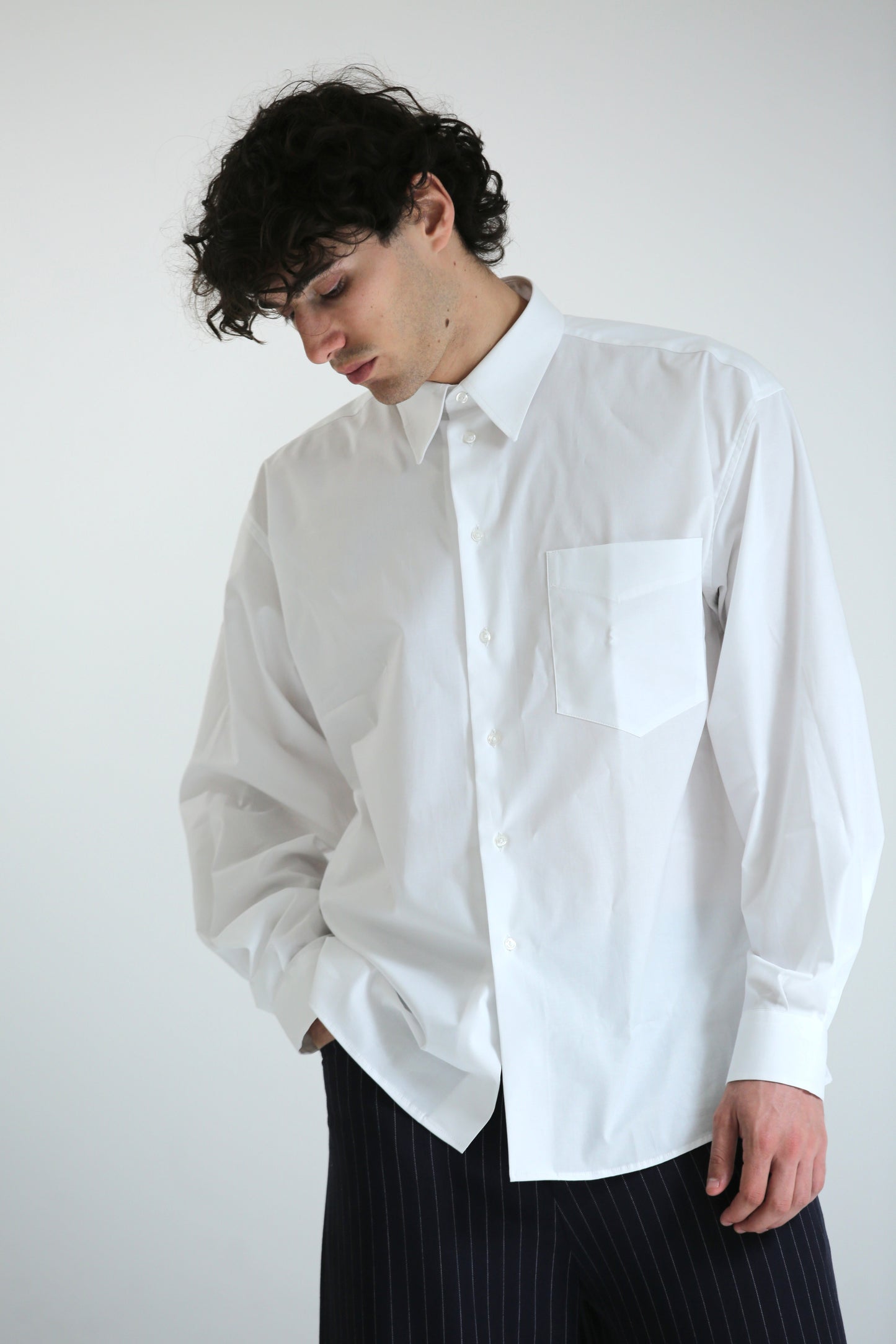 Camicia over sotto giacca bianca