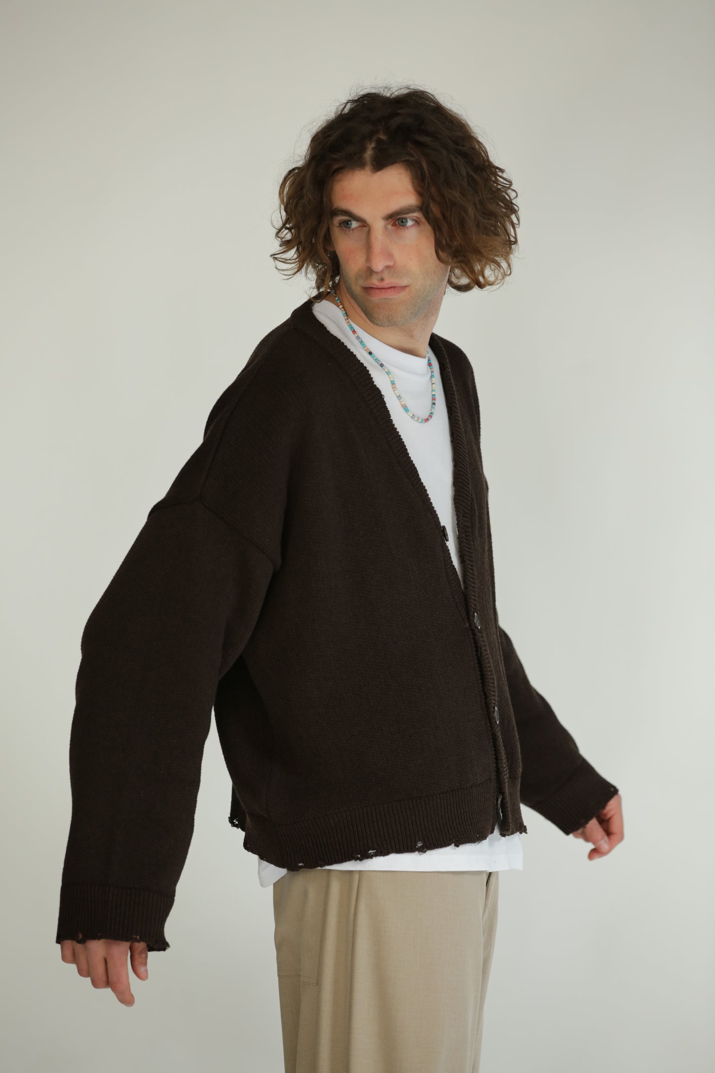 Cardigan crop taglio vivo marrone