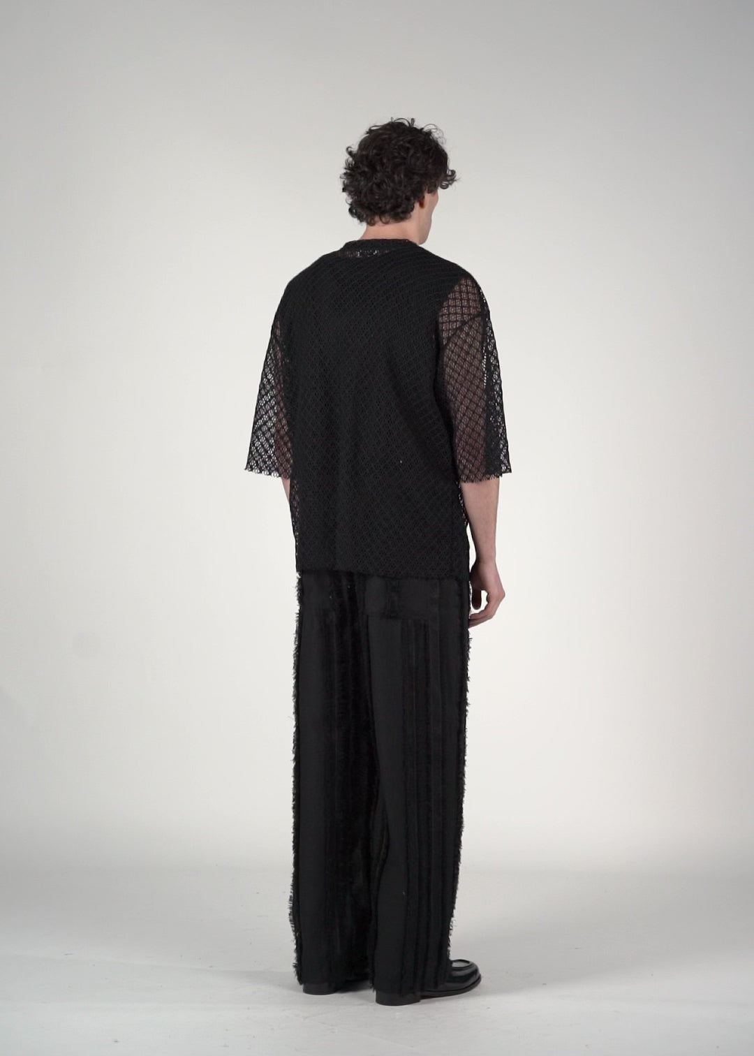 T-shirt traforata nera